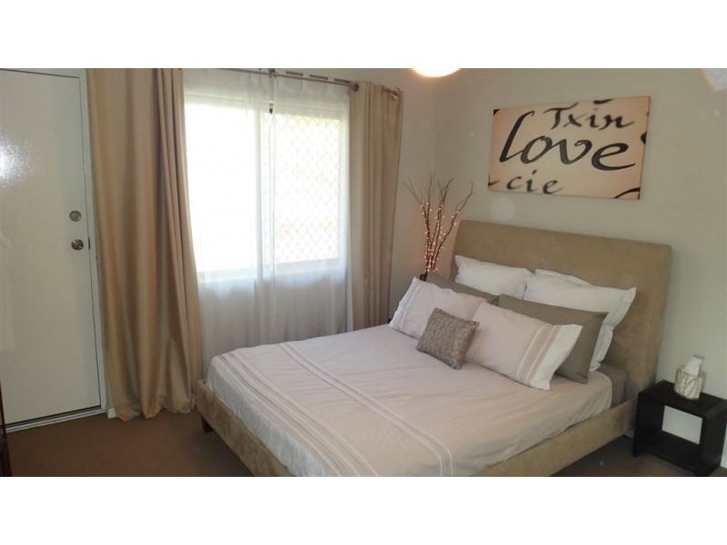 4/5 Curwen Tce, Chermside QLD 4032