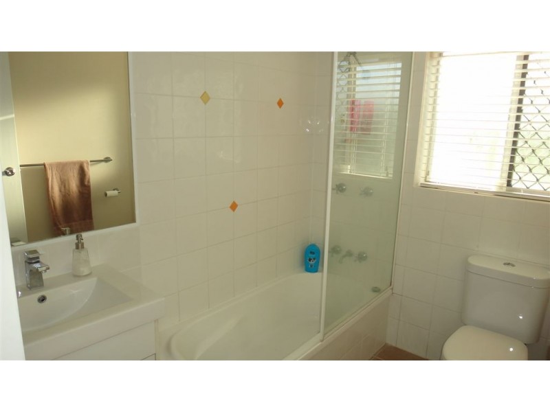 4/5 Curwen Tce, Chermside QLD 4032