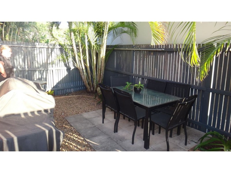 4/5 Curwen Tce, Chermside QLD 4032