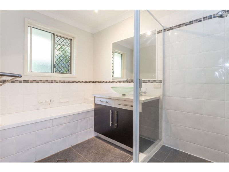 15 lynford Place, Bridgeman Downs QLD 4035