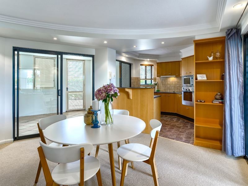 2/523 Coronation Drive, Toowong QLD 4066