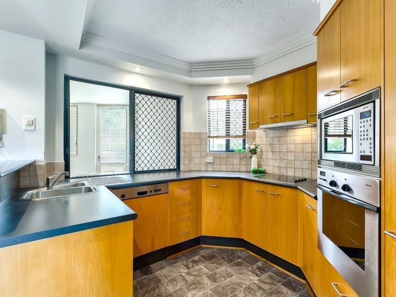 2/523 Coronation Drive, Toowong QLD 4066