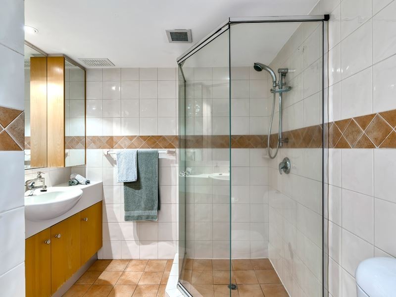 2/523 Coronation Drive, Toowong QLD 4066