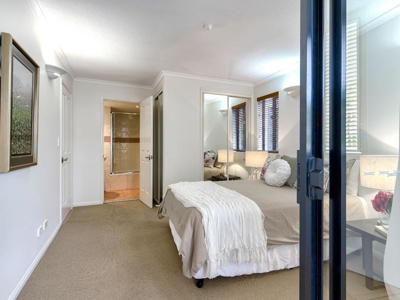 2/523 Coronation Drive, Toowong QLD 4066