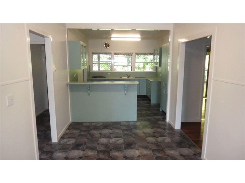 11 Curwen Tce, Chermside QLD 4032