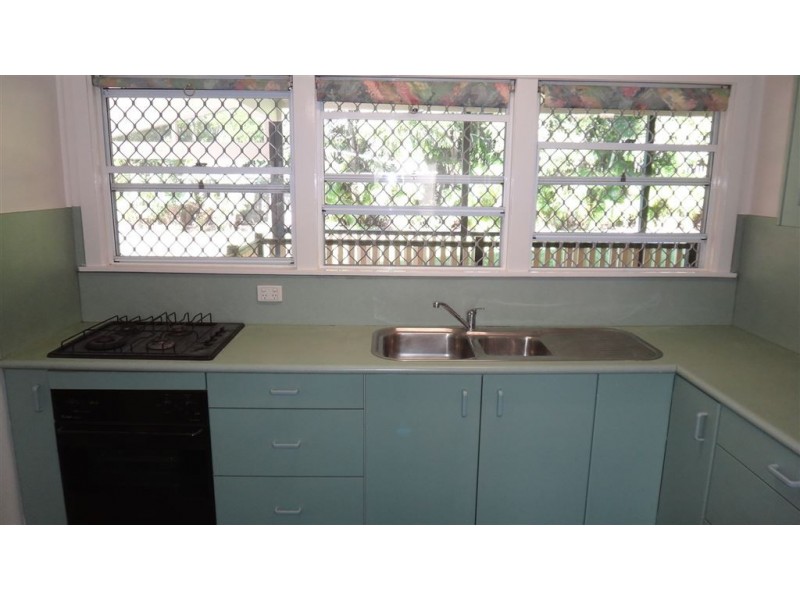 11 Curwen Tce, Chermside QLD 4032