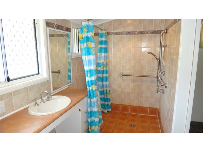 11 Curwen Tce, Chermside QLD 4032