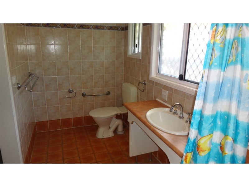 11 Curwen Tce, Chermside QLD 4032