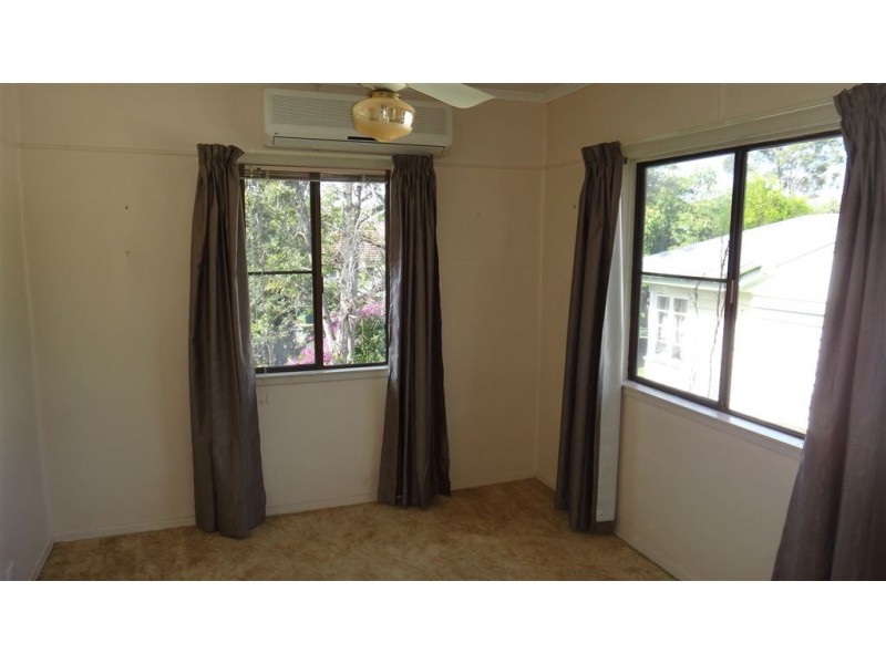 205 Pfingst Rd, Wavell Heights QLD 4012
