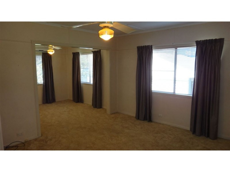 205 Pfingst Rd, Wavell Heights QLD 4012