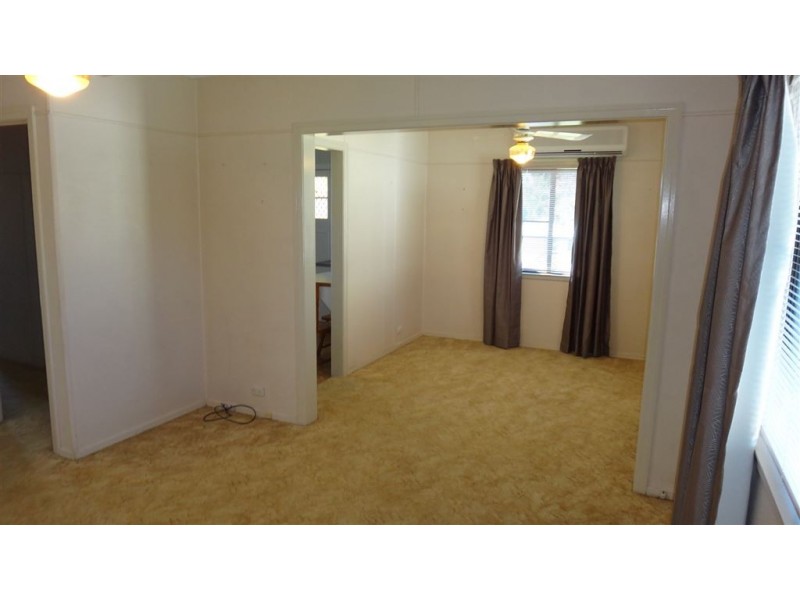 205 Pfingst Rd, Wavell Heights QLD 4012