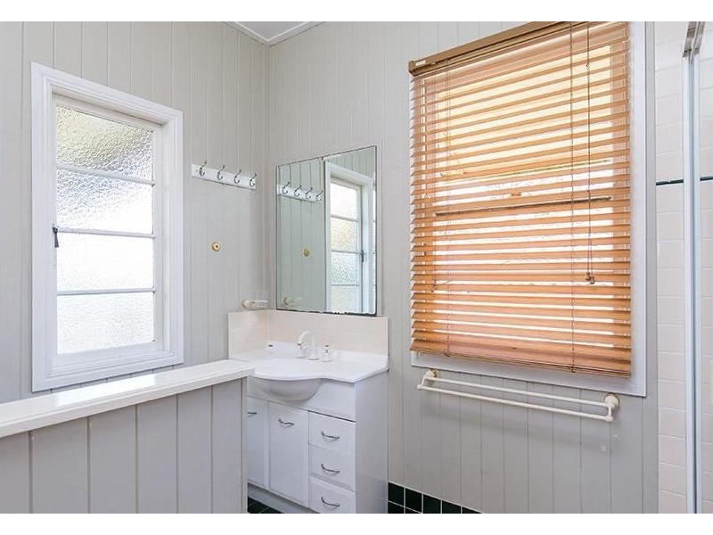 3 Neville Road, Bridgeman Downs QLD 4035