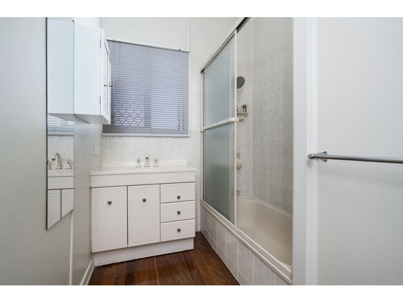 9 Basnett Street, Chermside West QLD 4032