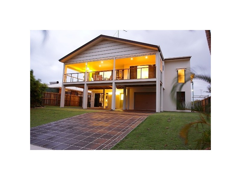 18 Tarwarri Crescent, Mooloolaba QLD 4557