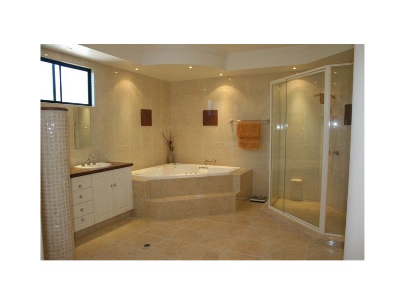 35 Sunbird Chase, Kawana Waters QLD 4575