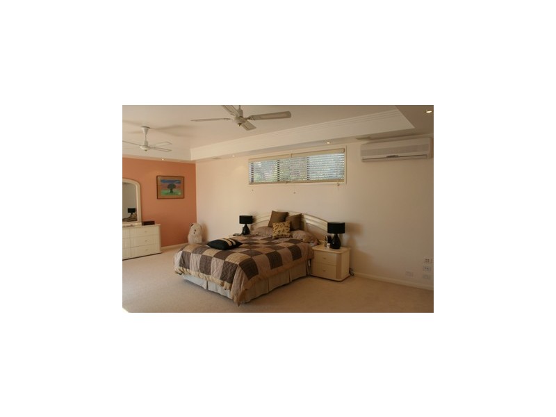 35 Sunbird Chase, Kawana Waters QLD 4575