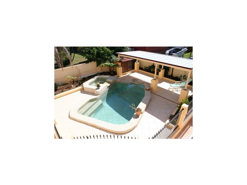 35 Sunbird Chase, Kawana Waters QLD 4575