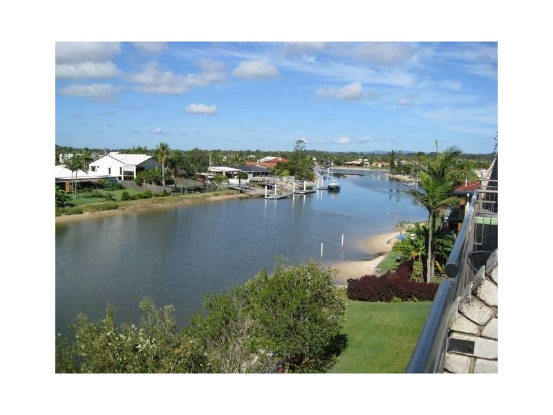 9/11 Barooga Cres, Mooloolaba QLD 4557