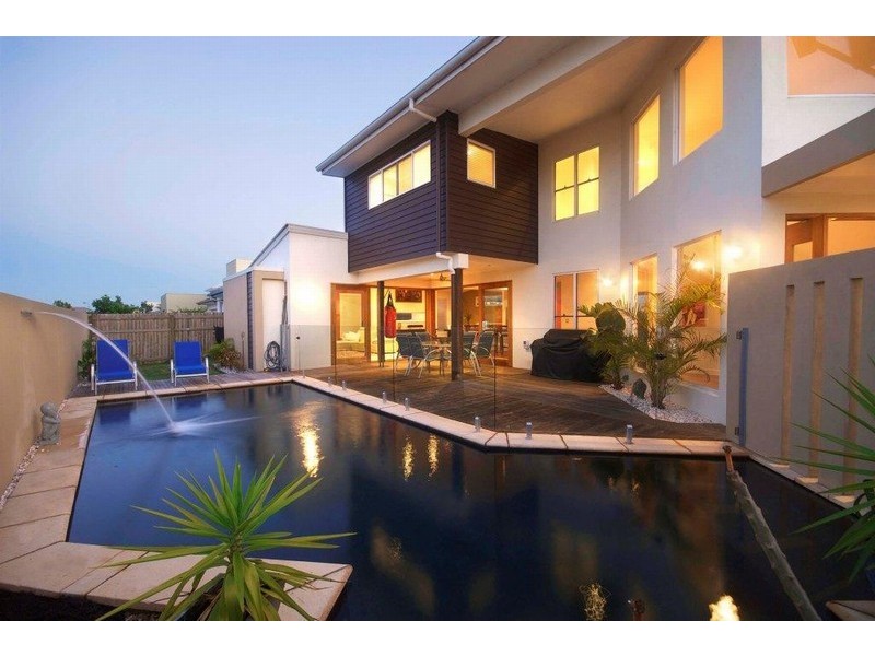 18 Flores Street, Kawana Island QLD 4575