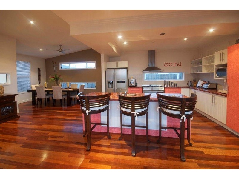 18 Flores Street, Kawana Island QLD 4575