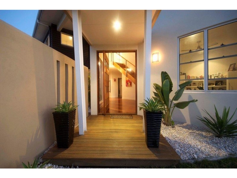 18 Flores Street, Kawana Island QLD 4575
