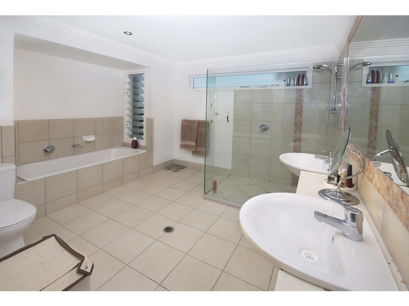 18 Flores Street, Kawana Island QLD 4575