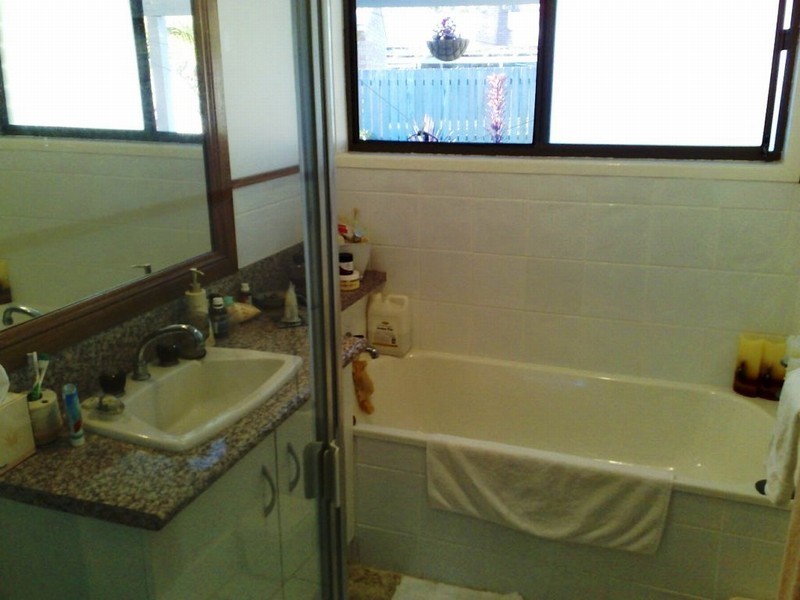 4 Ewinga Court, Mountain Creek QLD 4557