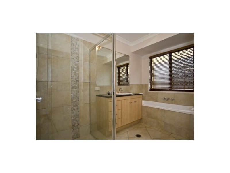 1 Pompano Ct, Mountain Creek QLD 4557