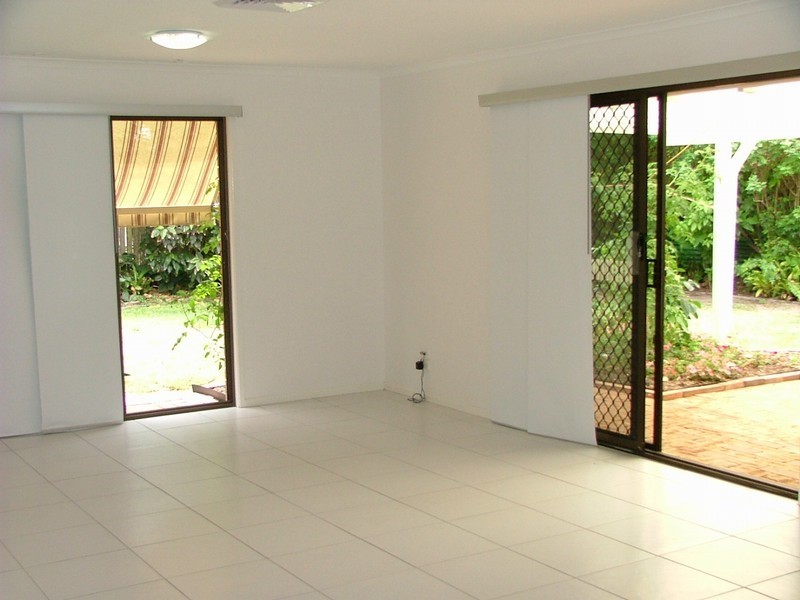 15 Bandaroo St, Warana QLD 4575