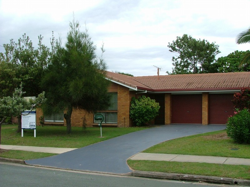 15 Bandaroo St, Warana QLD 4575