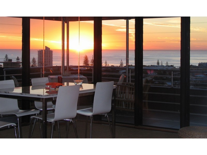 21 Yakola Pde, Alexandra Headland QLD 4572