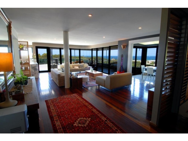 21 Yakola Pde, Alexandra Headland QLD 4572