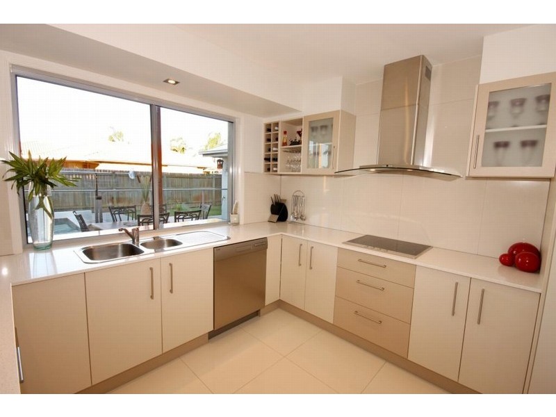 15 Vauxhall Street, Minyama QLD 4575