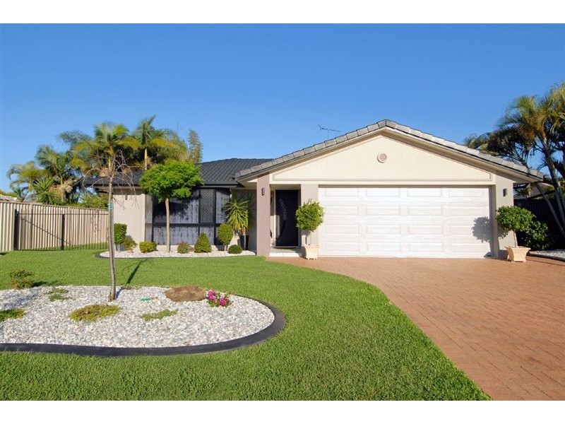 11 Kensington Drive, Minyama QLD 4575