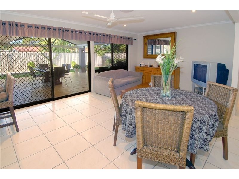 11 Kensington Drive, Minyama QLD 4575
