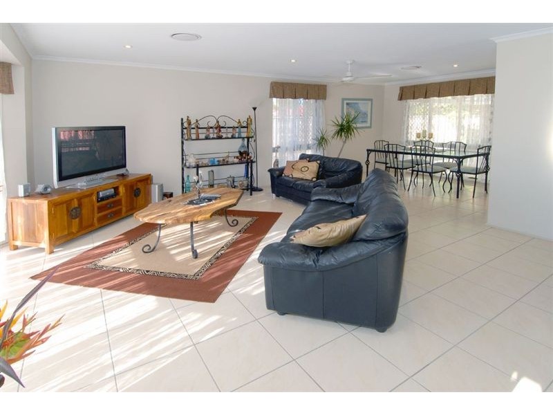 11 Kensington Drive, Minyama QLD 4575