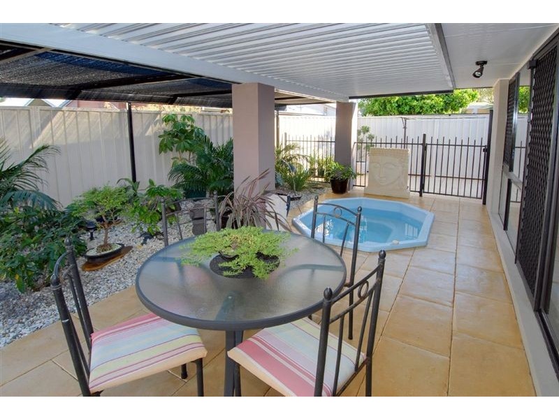 11 Kensington Drive, Minyama QLD 4575