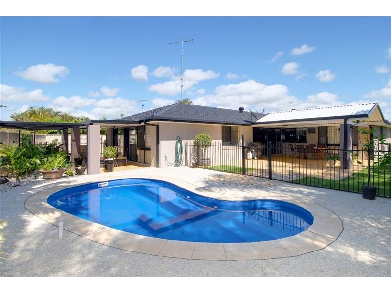 11 Kensington Drive, Minyama QLD 4575