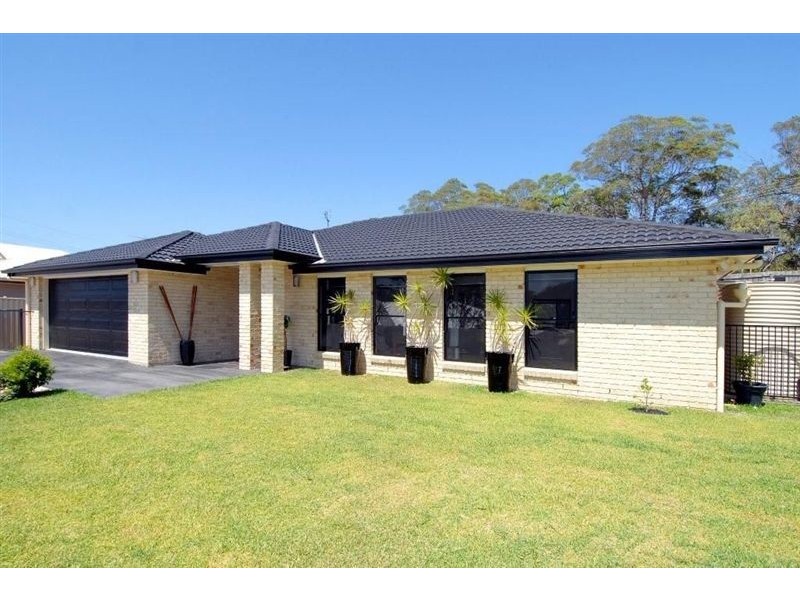 8 Cullen Drive, Little Mountain QLD 4551