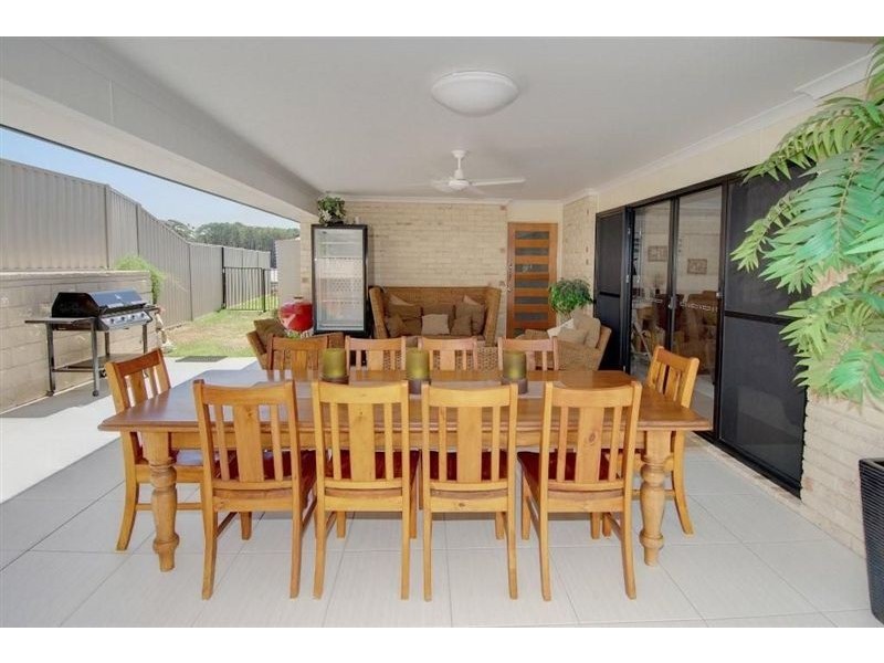 8 Cullen Drive, Little Mountain QLD 4551