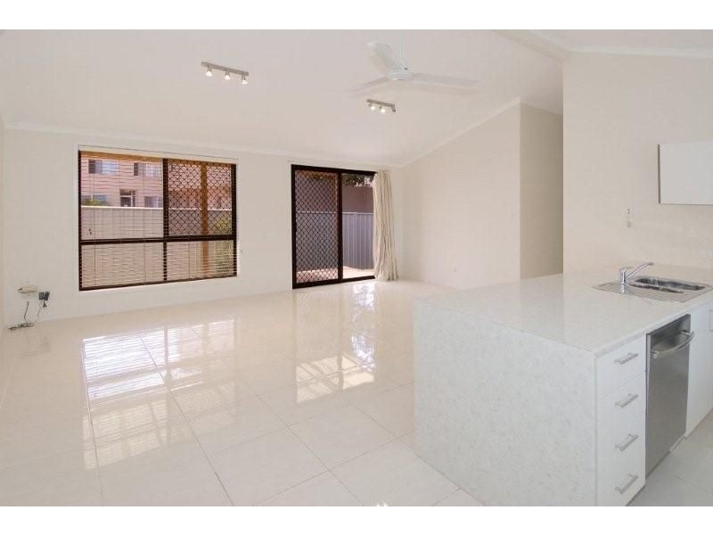 3/80 Broadwater Av, Maroochydore QLD 4558