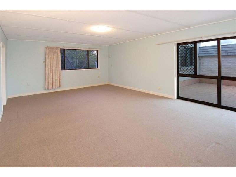 31 Yakola Parade, Alexandra Headland QLD 4572