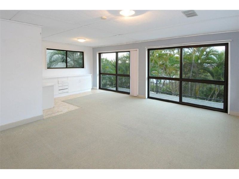 31 Yakola Parade, Alexandra Headland QLD 4572