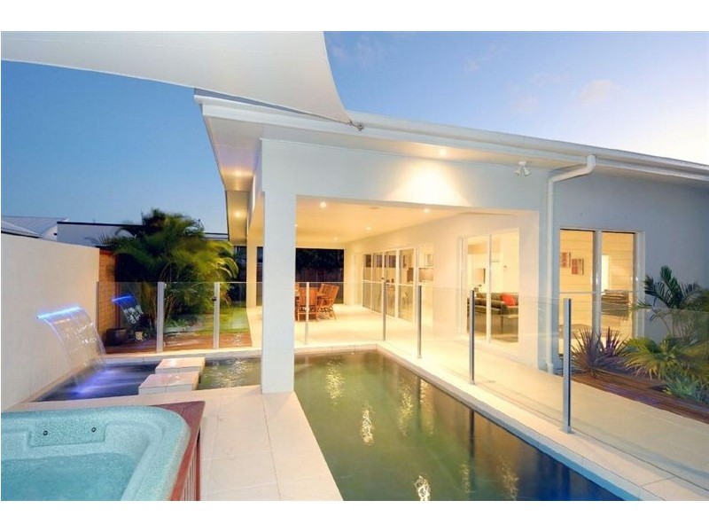 5 Mauritius Cr, Parrearra QLD 4575