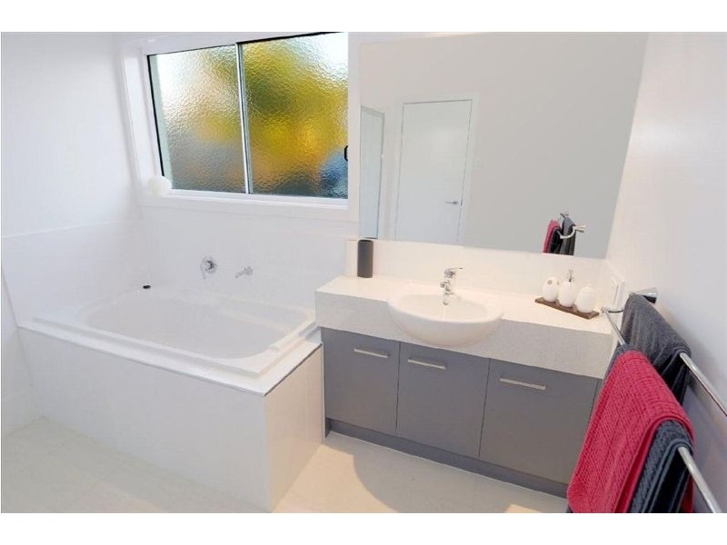 5 Mauritius Cr, Parrearra QLD 4575