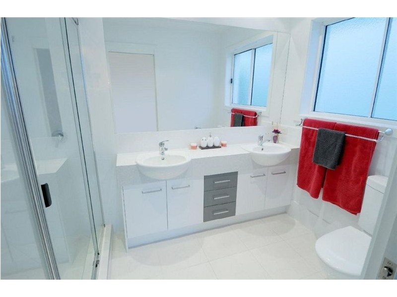 5 Mauritius Cr, Parrearra QLD 4575