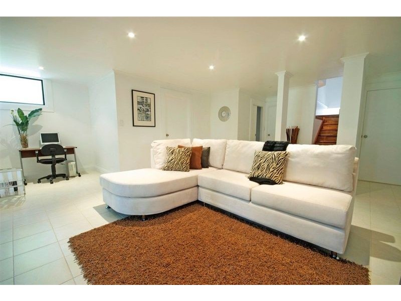 8 Pakee Street, Alexandra Headland QLD 4572