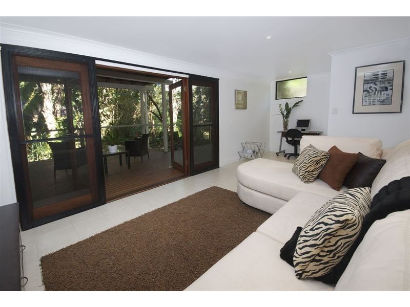 8 Pakee Street, Alexandra Headland QLD 4572