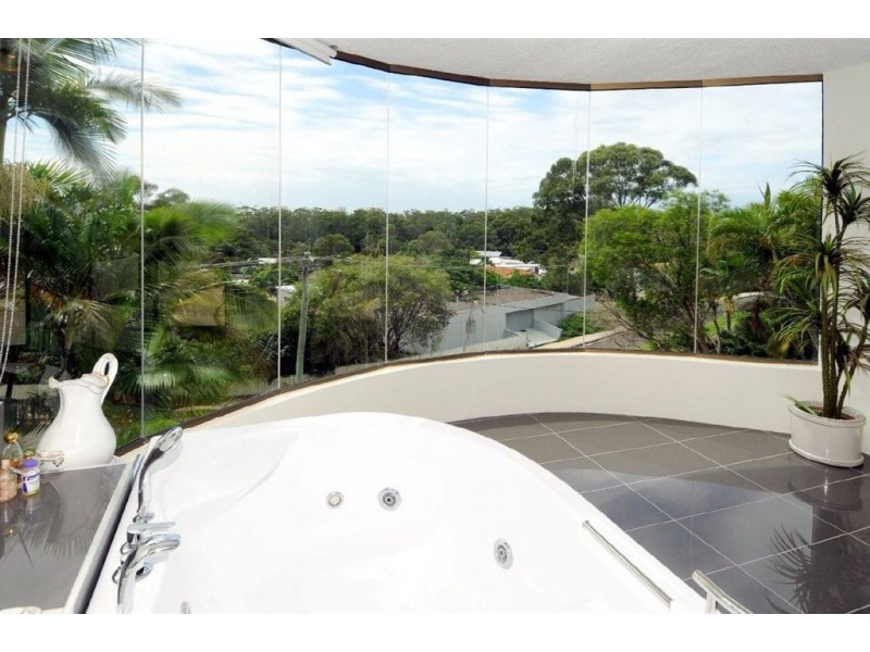 2/33 Yakola Parade, Alexandra Headland QLD 4572