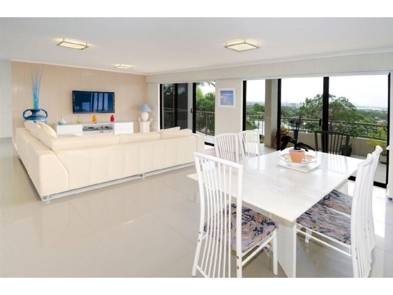2/33 Yakola Parade, Alexandra Headland QLD 4572